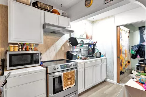 Kitchen - 12790 Patoka Ct, Apple Valley, CA 92308 photo 2 of 2