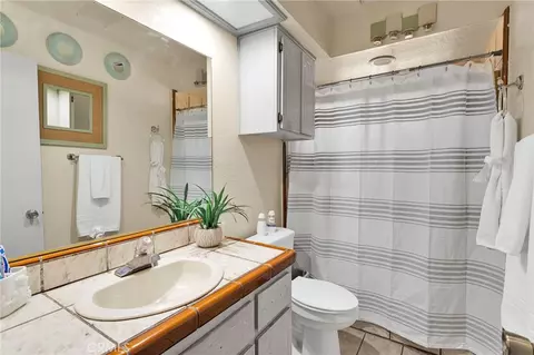Bath - 12790 Patoka Ct, Apple Valley, CA 92308 photo 1 of 6