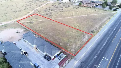 11 Navajo Rd, Apple Valley, CA 92308