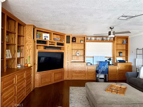 Living - 28283 Windy Pass, Barstow, CA 92311 photo 2 of 8