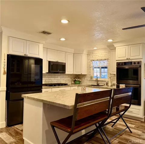 Kitchen - 28283 Windy Pass, Barstow, CA 92311 photo 4 of 7