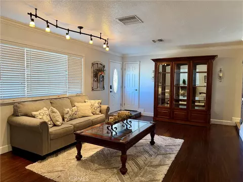 Living - 28283 Windy Pass, Barstow, CA 92311 photo 5 of 8
