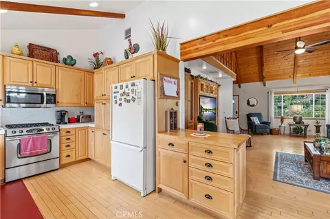 Kitchen - 5375 Chaumont, Wrightwood, CA 92397 photo 2 of 4