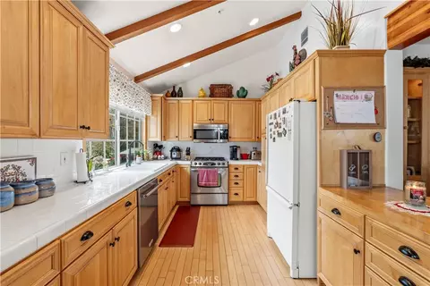 Kitchen - 5375 Chaumont, Wrightwood, CA 92397 photo 1 of 4