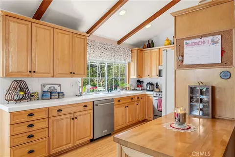 Kitchen - 5375 Chaumont, Wrightwood, CA 92397 photo 4 of 4
