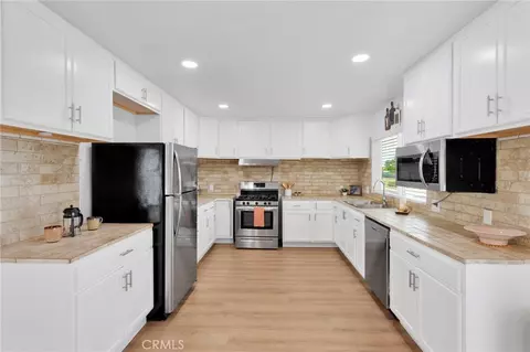 Kitchen - 19140 Lenca Rd, Apple Valley, CA 92307 photo 2 of 4