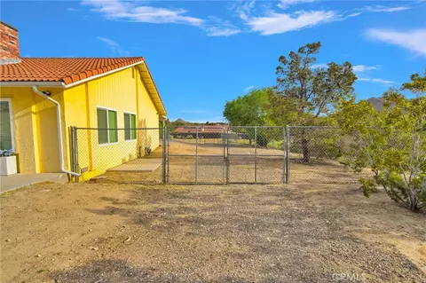 Exterior - 19140 Lenca Rd, Apple Valley, CA 92307 photo 7 of 13