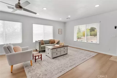 Living - 19140 Lenca Rd, Apple Valley, CA 92307 photo 2 of 4
