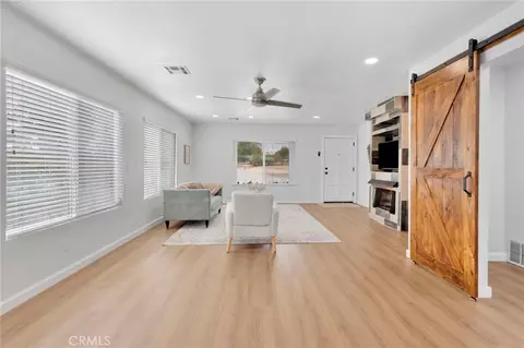 Living - 19140 Lenca Rd, Apple Valley, CA 92307 photo 3 of 4