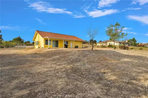 Exterior - 19140 Lenca Rd, Apple Valley, CA 92307 photo 10 of 13