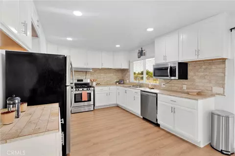 Kitchen - 19140 Lenca Rd, Apple Valley, CA 92307 photo 1 of 4