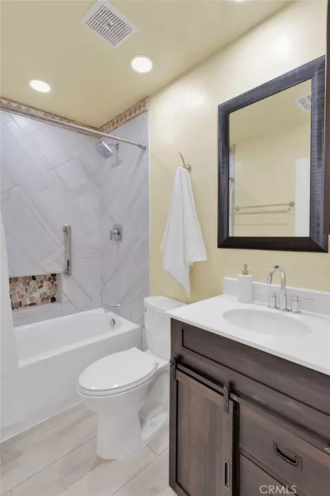 Bath - 19140 Lenca Rd, Apple Valley, CA 92307 photo 2 of 8
