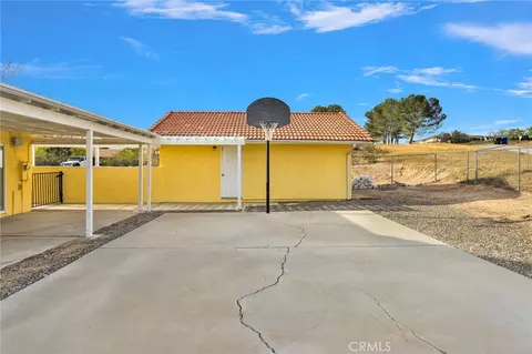 Exterior - 19140 Lenca Rd, Apple Valley, CA 92307 photo 5 of 13