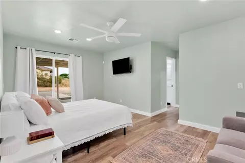 Bedroom - 19140 Lenca Rd, Apple Valley, CA 92307 photo 2 of 4