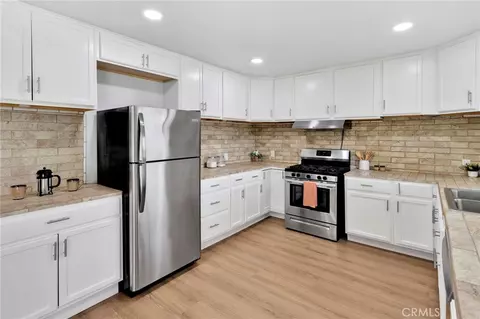 Kitchen - 19140 Lenca Rd, Apple Valley, CA 92307 photo 3 of 4