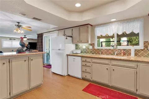 Kitchen - 20115 Shoshonee, Apple Valley, CA 92307 photo 2 of 2
