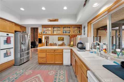 Kitchen - 12830 Cedar, Hesperia, CA 92344 photo 1 of 6