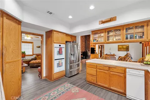 Kitchen - 12830 Cedar, Hesperia, CA 92344 photo 2 of 6