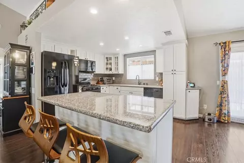 Kitchen - 21089 Ottawa, Apple Valley, CA 92308 photo 1 of 2