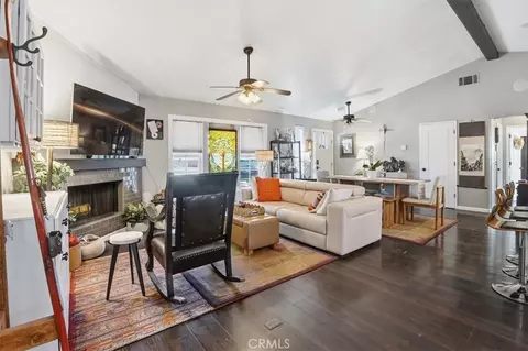 Living - 21089 Ottawa, Apple Valley, CA 92308 photo 2 of 5