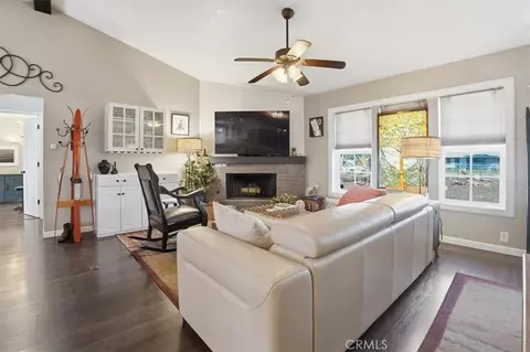 Living - 21089 Ottawa, Apple Valley, CA 92308 photo 5 of 5