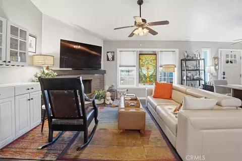 Living - 21089 Ottawa, Apple Valley, CA 92308 photo 3 of 5