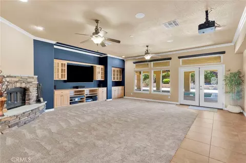 Living - 12935 Galewood, Apple Valley, CA 92308 photo 3 of 7