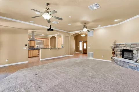 Living - 12935 Galewood, Apple Valley, CA 92308 photo 2 of 7