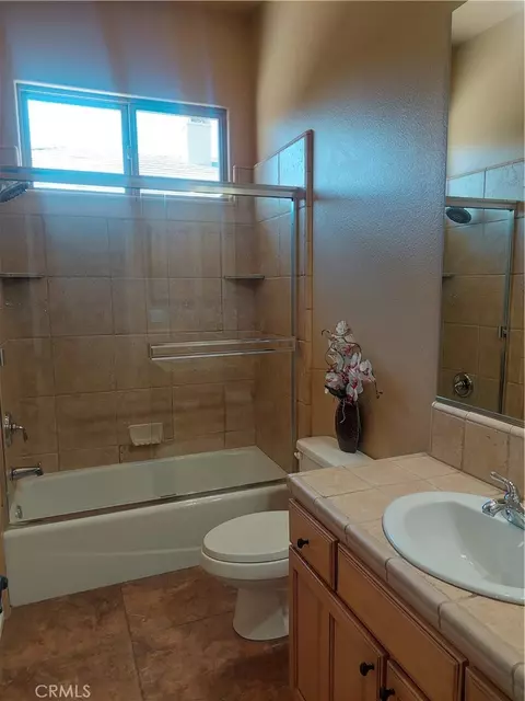 Bath - 12935 Galewood, Apple Valley, CA 92308 photo 5 of 7