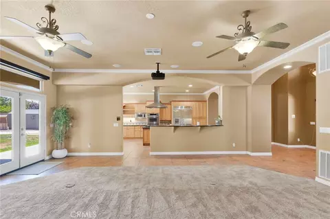 Living - 12935 Galewood, Apple Valley, CA 92308 photo 4 of 7