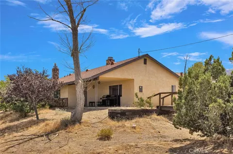 8970 Silver Rock, Pinon Hills, CA 92372 photo 2