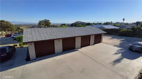 Exterior - 16228 Wato Rd, Apple Valley, CA 92307 photo 2 of 3