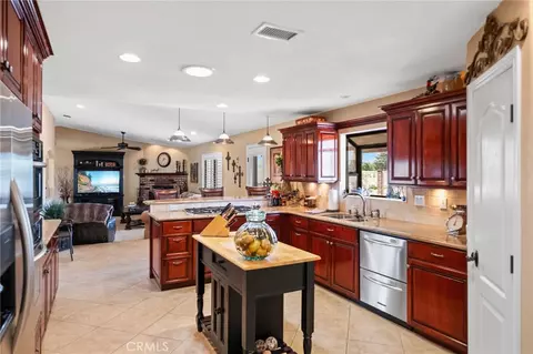 Kitchen - 19240 Tonkawan, Apple Valley, CA 92307 photo 1 of 6