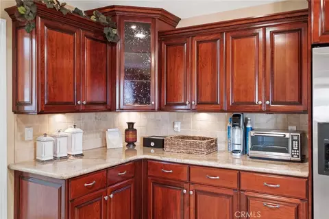 Kitchen - 19240 Tonkawan, Apple Valley, CA 92307 photo 4 of 6