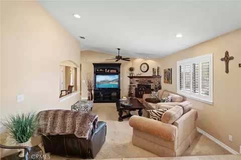 Living - 19240 Tonkawan, Apple Valley, CA 92307 photo 1 of 3