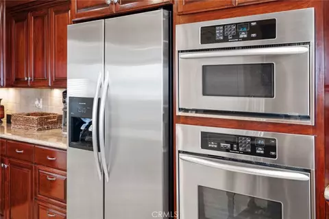 Kitchen - 19240 Tonkawan, Apple Valley, CA 92307 photo 6 of 6