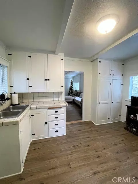 Kitchen - 23752 Inspiration, Crestline, CA 92325 photo 1 of 3