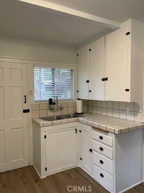 Kitchen - 23752 Inspiration, Crestline, CA 92325 photo 2 of 3