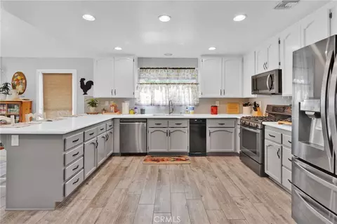 Kitchen - 17340 Buckthorn, Hesperia, CA 92345 photo 2 of 3