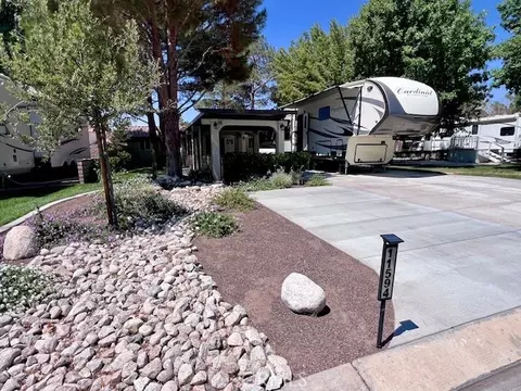 11594 Wedgewood Dr, Apple Valley, CA 92308