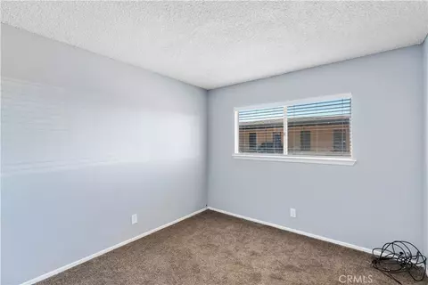 Bedroom - 21739 Panoche Rd, Apple Valley, CA 92308 photo 5 of 7