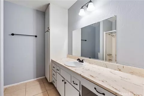 Bath - 21739 Panoche Rd, Apple Valley, CA 92308 photo 3 of 4