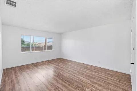 Living - 21739 Panoche Rd, Apple Valley, CA 92308 photo 4 of 6