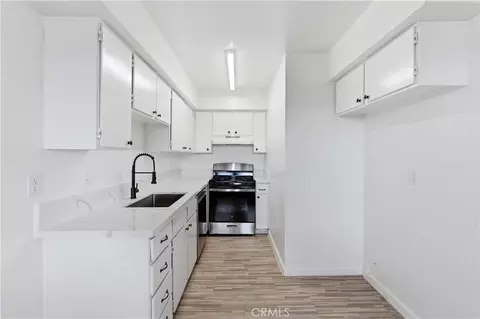 Kitchen - 21739 Panoche Rd, Apple Valley, CA 92308 photo 1 of 4