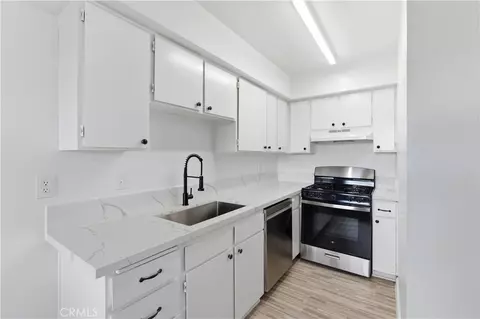 Kitchen - 21739 Panoche Rd, Apple Valley, CA 92308 photo 2 of 4