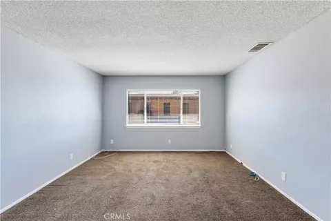 Living - 21739 Panoche Rd, Apple Valley, CA 92308 photo 5 of 6