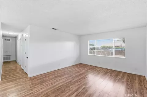 Living - 21739 Panoche Rd, Apple Valley, CA 92308 photo 3 of 6