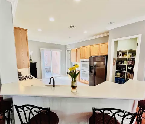 Kitchen - 10485 Nobleton Rd, Apple Valley, CA 92308 photo 3 of 4