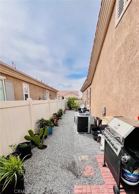 Exterior - 10485 Nobleton Rd, Apple Valley, CA 92308 photo 3 of 7