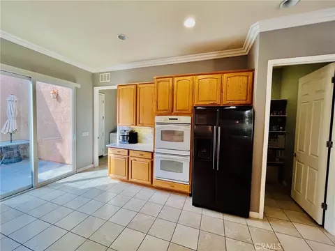 Kitchen - 10485 Nobleton Rd, Apple Valley, CA 92308 photo 4 of 4